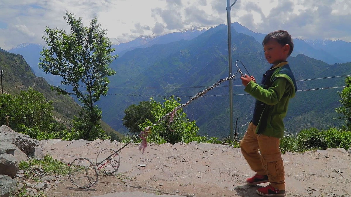 Jaikot has no Indian mobile network and is located at least 300 kilometres away from the closest ICU in Haldwani.&nbsp;