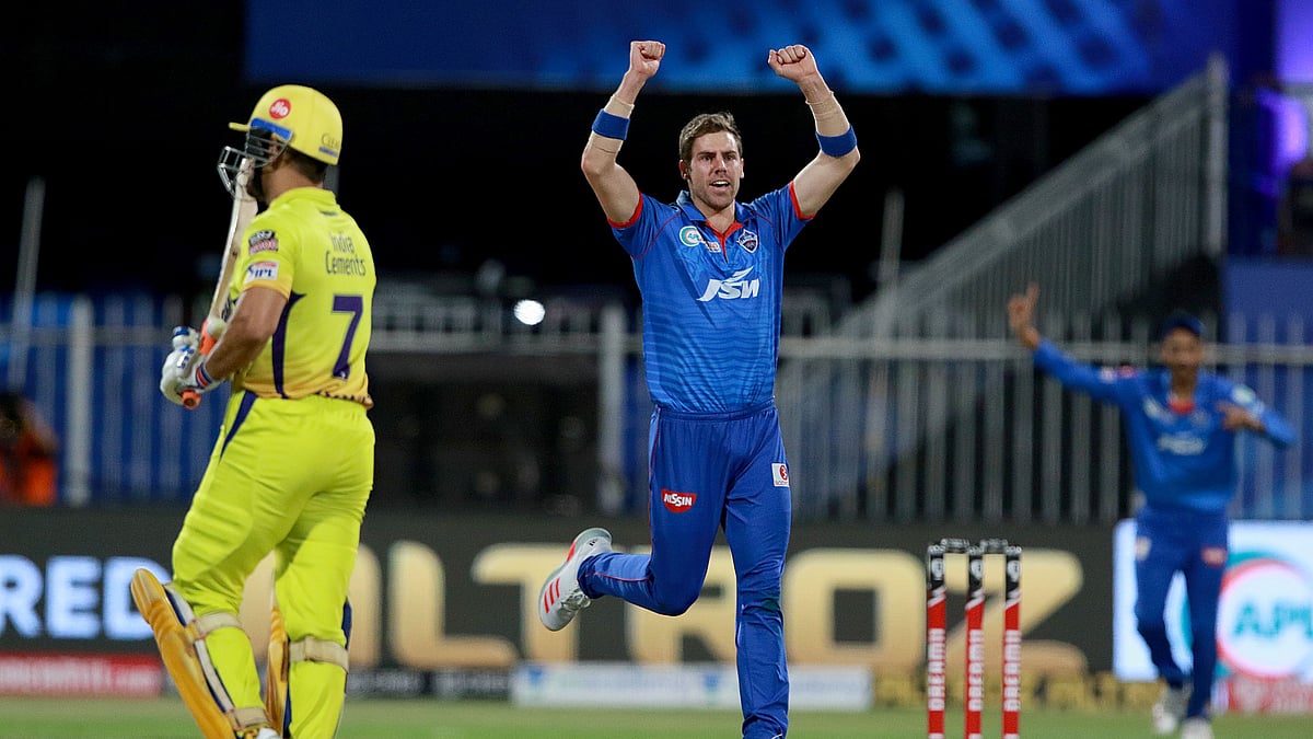 Anrich Nortje dismisses MS Dhoni in IPL 2020.&nbsp;