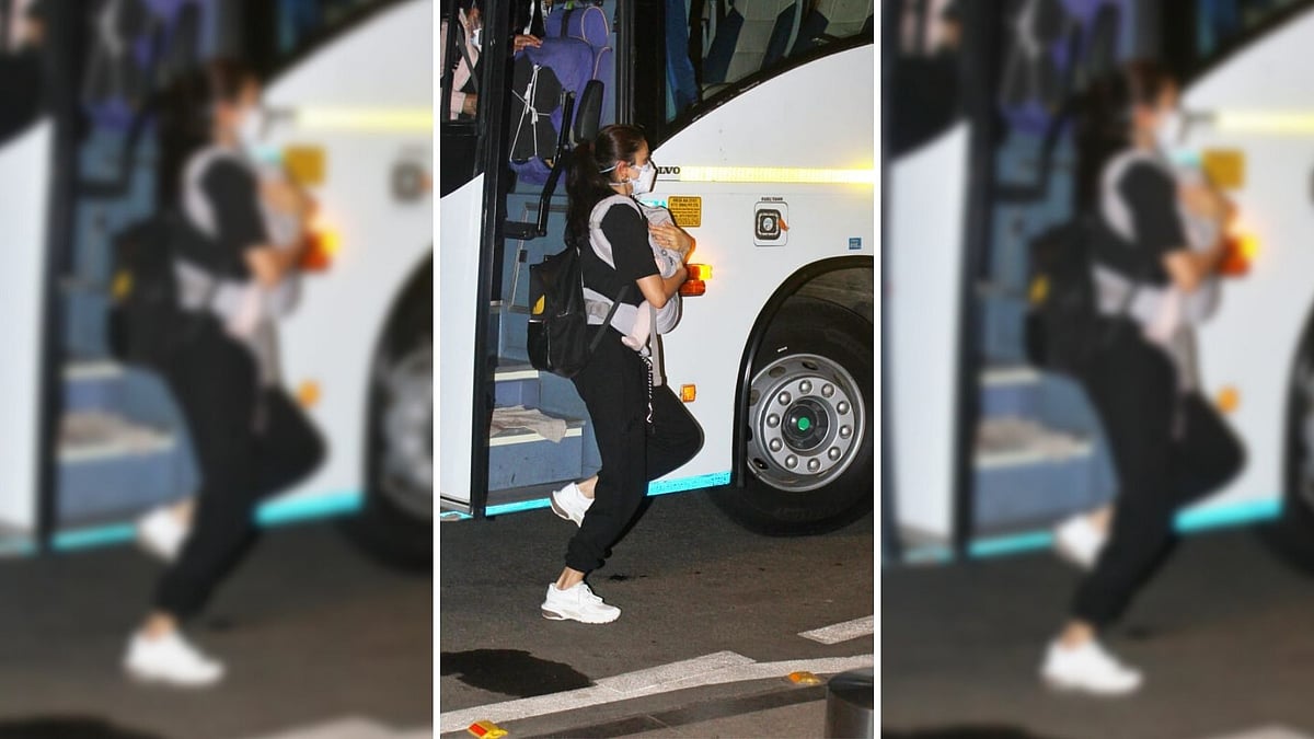 <div class="paragraphs"><p>Anushka Sharma with her daughter Vamika at the Mumbai airport.&nbsp;</p></div>