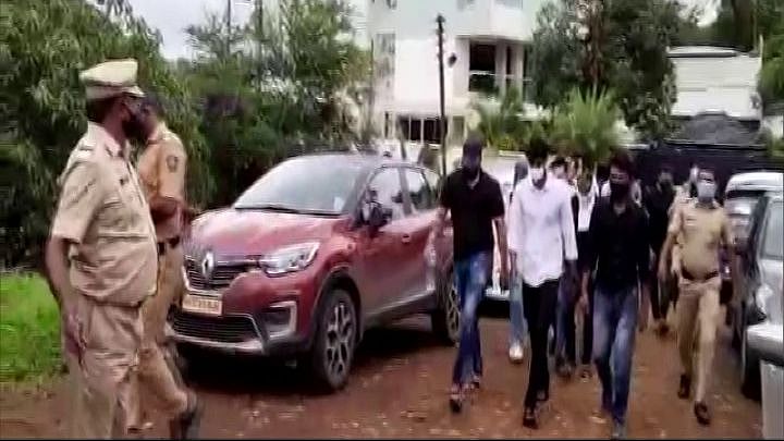 <div class="paragraphs"><p>22 people, including actors, arrested at rave party in Nashik</p></div>