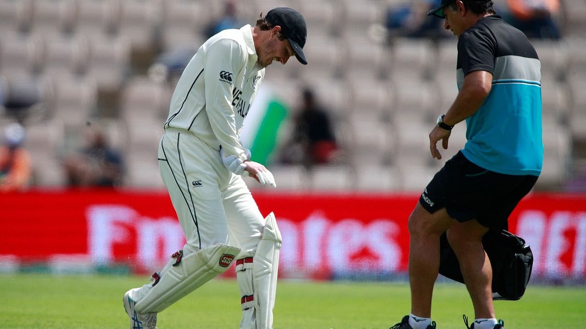 BJ Watling in a lot of pain after dislocating his ring finger on the final day of his Test career.&nbsp;