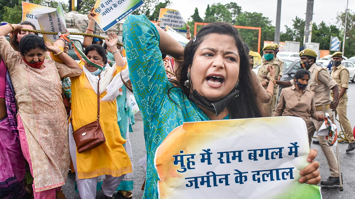 Congress workers at a protest site.