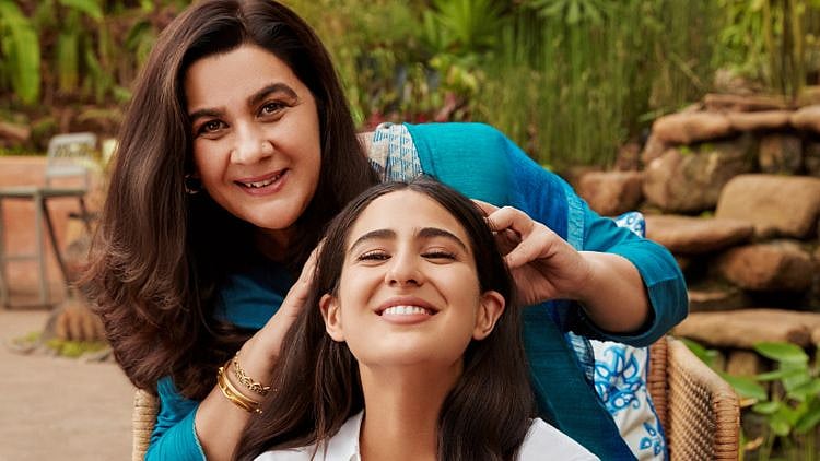 <div class="paragraphs"><p>Amrita Singh with Sara Ali Khan.</p></div>