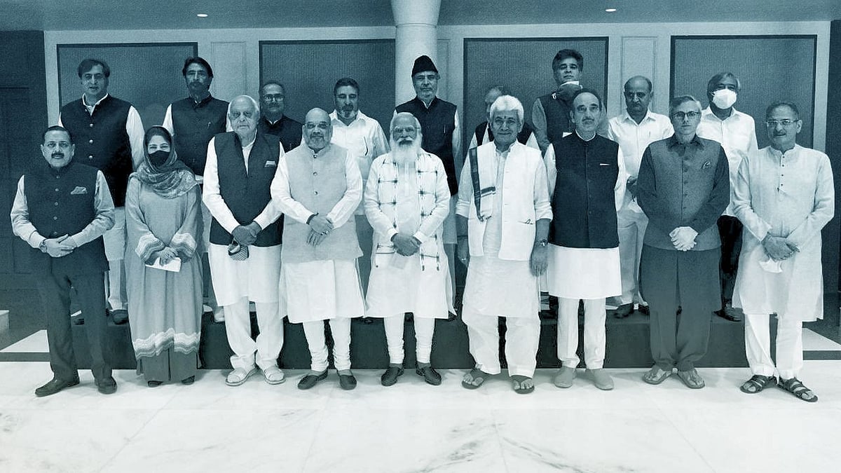 PM Narendra Modi held a meeting with leaders of Jammu and Kashmir, including Farooq Abdullah, Mehbooba Mufti and Ghulam Nabi Azad. 