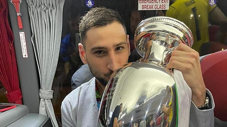 <div class="paragraphs"><p>Gianluigi Donnarumma with the Euro 2020 trophy during the team's celebrations.</p></div>