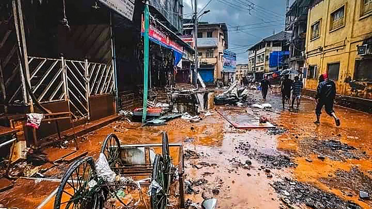 <div class="paragraphs"><p>Raigad: A man clears flood water and mud from his house in a flood affected area at Mahad, in Raigad district, Saturday, 24 July.</p></div>