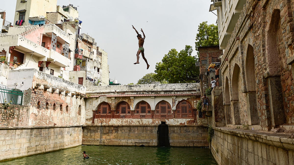 <div class="paragraphs"><p>A boy jumps into a baoli at Nizamuddin Dargah in New Delhi, on a hot summer day on Friday, 2 July.</p></div>