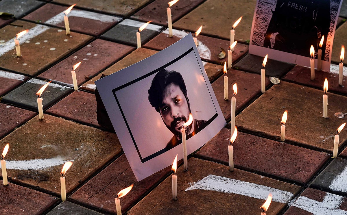 <div class="paragraphs"><p>Photographers pay tribute to Pulitzer prize-winning photographer Danish Siddiqui, who was killed in Afghanistan, while covering a clash between Afghan security forces and Taliban fighters, in Kolkata, Friday, 16 July.</p></div>