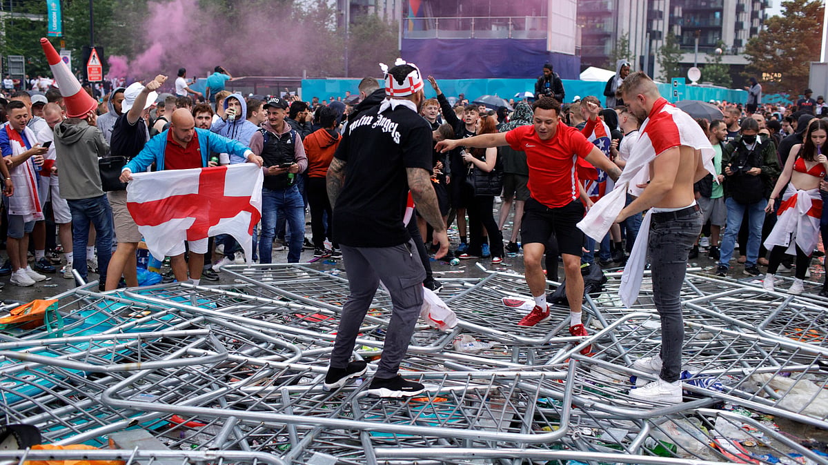 <div class="paragraphs"><p>England fans after misbehave after the Euro 2020 final against Italy.</p></div>