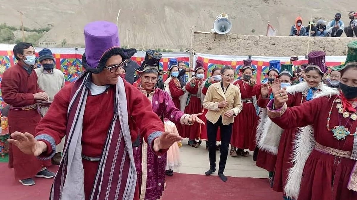 <div class="paragraphs"><p>Aamir Khan and Kiran Rao are in Ladakh shooting for <em>Laal Singh Chaddha</em>.</p></div>
