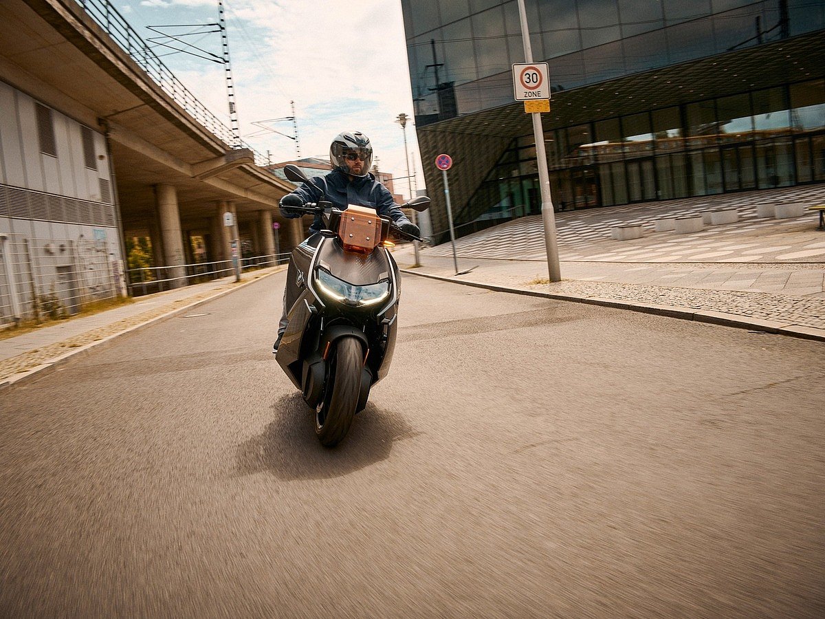 <div class="paragraphs"><p>BMW CE 04 is expected to launch in Quarter 1 of the year 2022.</p></div>