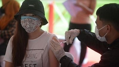 <div class="paragraphs"><p>A health worker administers a dose of COVID-19 vaccine to a woman during a mass vaccination campaign in Jakarta, Indonesia. Image used for representational purposes. </p></div>