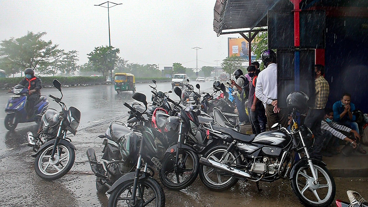 <div class="paragraphs"><p>Several parts of Delhi on Tuesday morning saw heavy showers.</p></div>