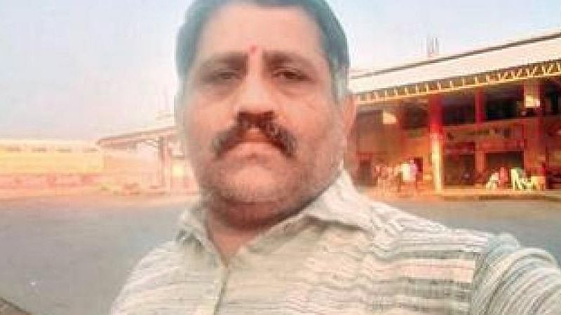 <div class="paragraphs"><p>RTI Activist Venkatesh was attacked by a gang of five men in Bengaluru.</p></div>