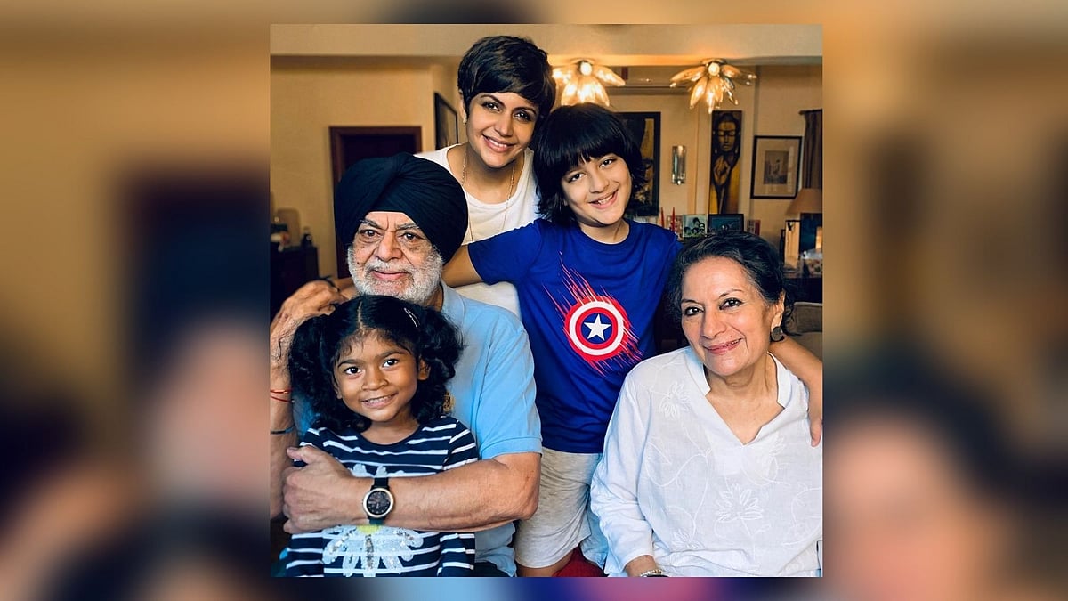 <div class="paragraphs"><p>Mandira Bedi with her family.</p></div>