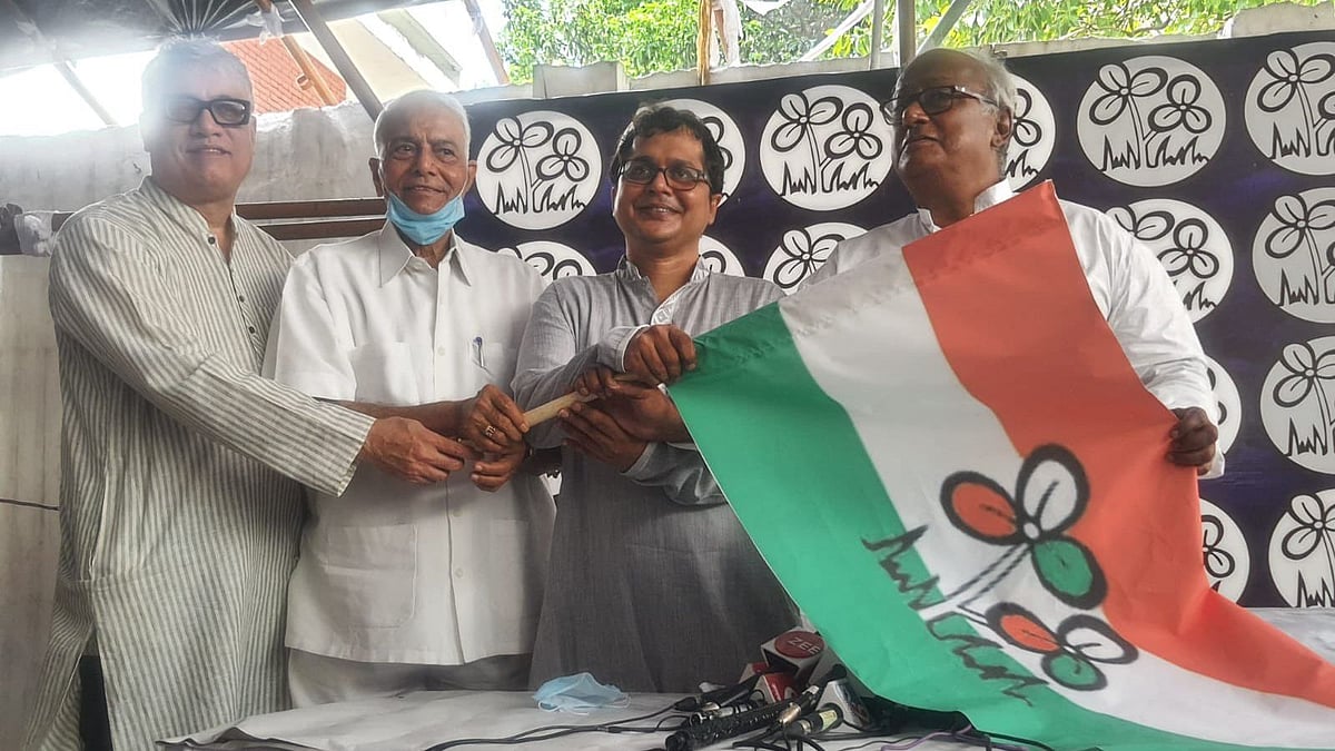<div class="paragraphs"><p>Saket Gokhale has joined the TMC.</p></div>