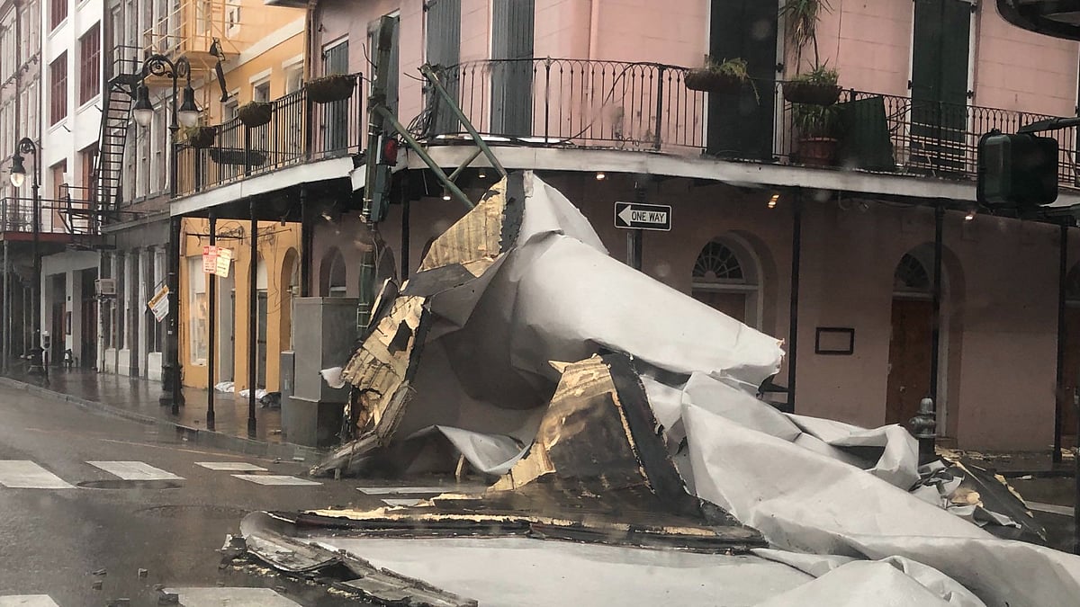 <div class="paragraphs"><p>Toulouse &amp; Decatur St.  Roof off building.</p></div>