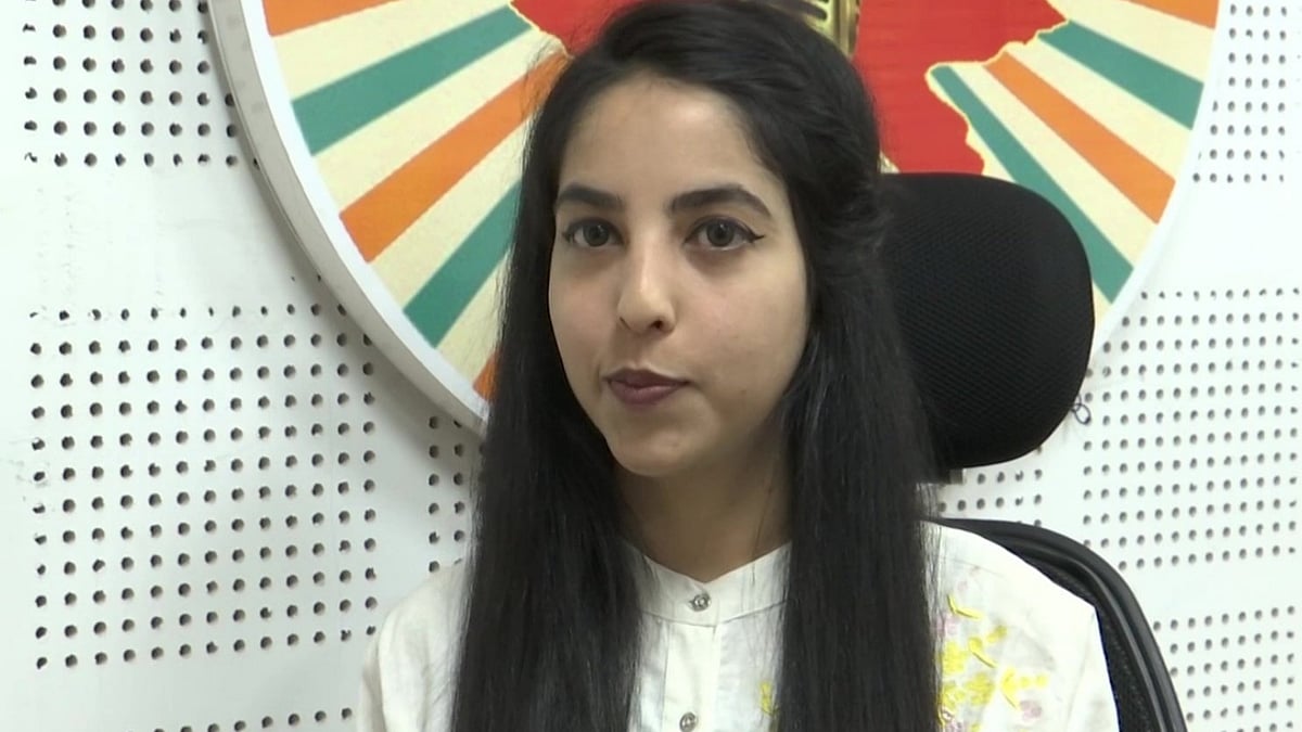 <div class="paragraphs"><p>RJ Samaniya Bhat from Radio Chinar 90.4 FM</p></div>