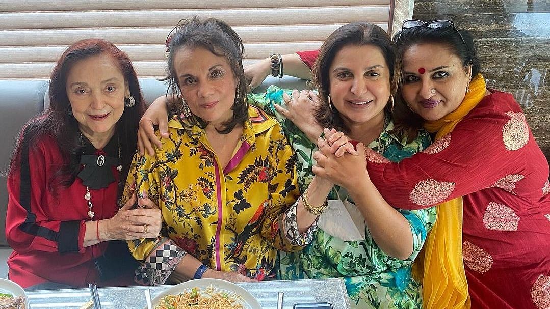 <div class="paragraphs"><p>Farah Khan with Mumtaz, Reena Roy and Malika Randhawa. </p></div>