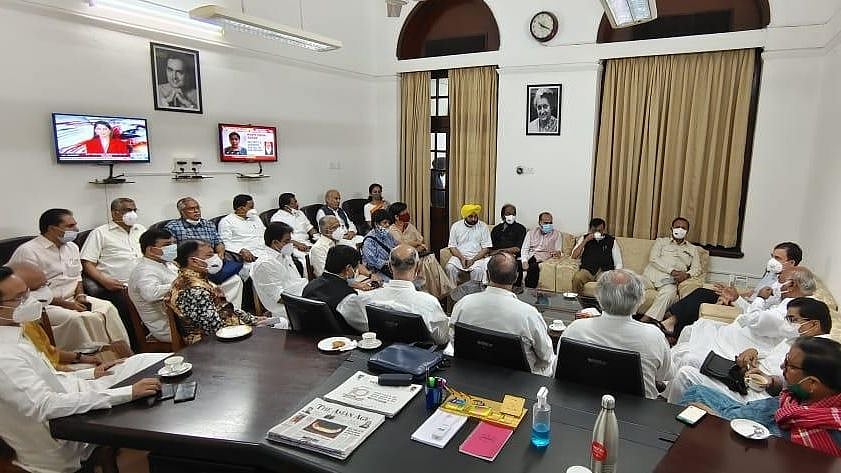 <div class="paragraphs"><p>Fifteen Opposition parties met at the office of the Leader of Opposition in Rajya Sabha, Mallikarjun Kharge, where the decision was taken.</p></div>