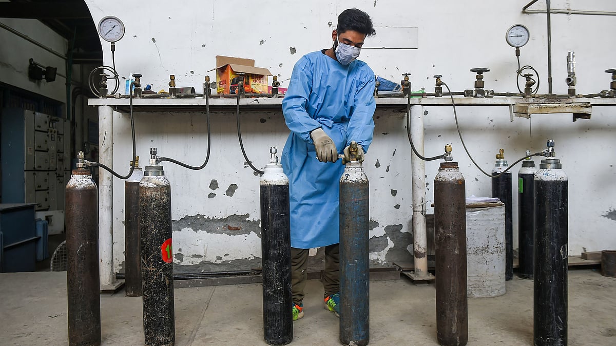 <div class="paragraphs"><p>A worker refills oxygen containers used for COVID-19 patients inside a medical oxygen gas plant in Srinagar.</p></div>