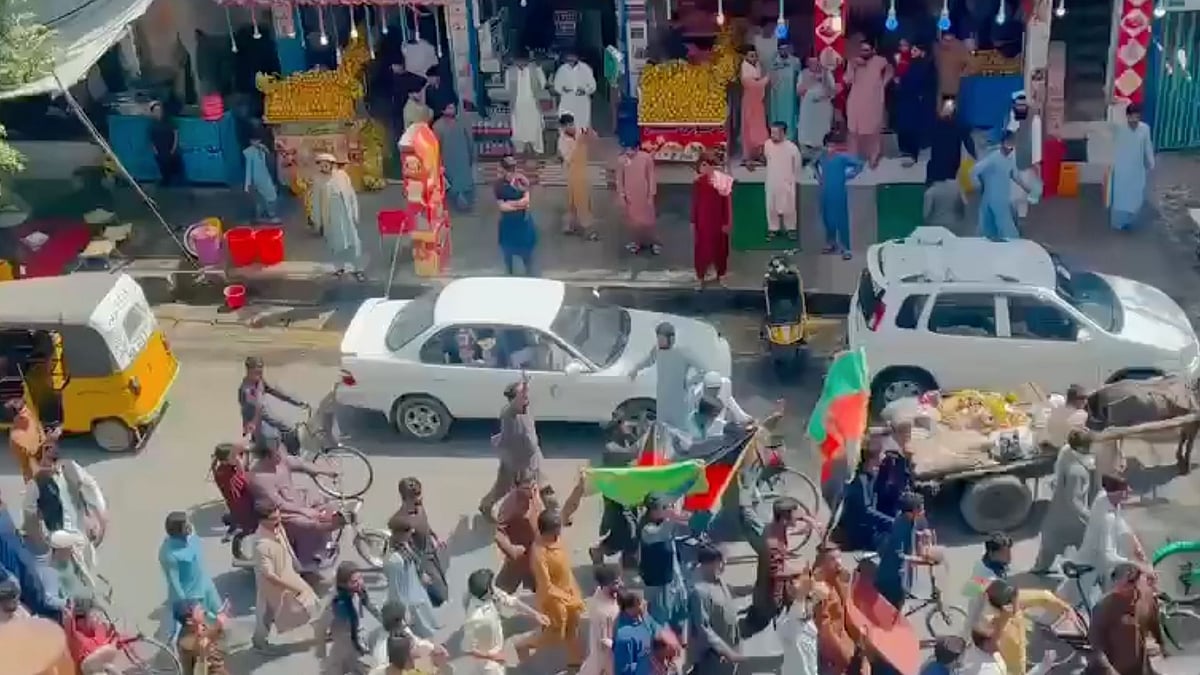 <div class="paragraphs"><p>Days after the Taliban took over Afghanistan, it was met with the first protests in Jalalabad on Wednesday, 18 August, where people took down the black on white Taliban flag.</p></div>