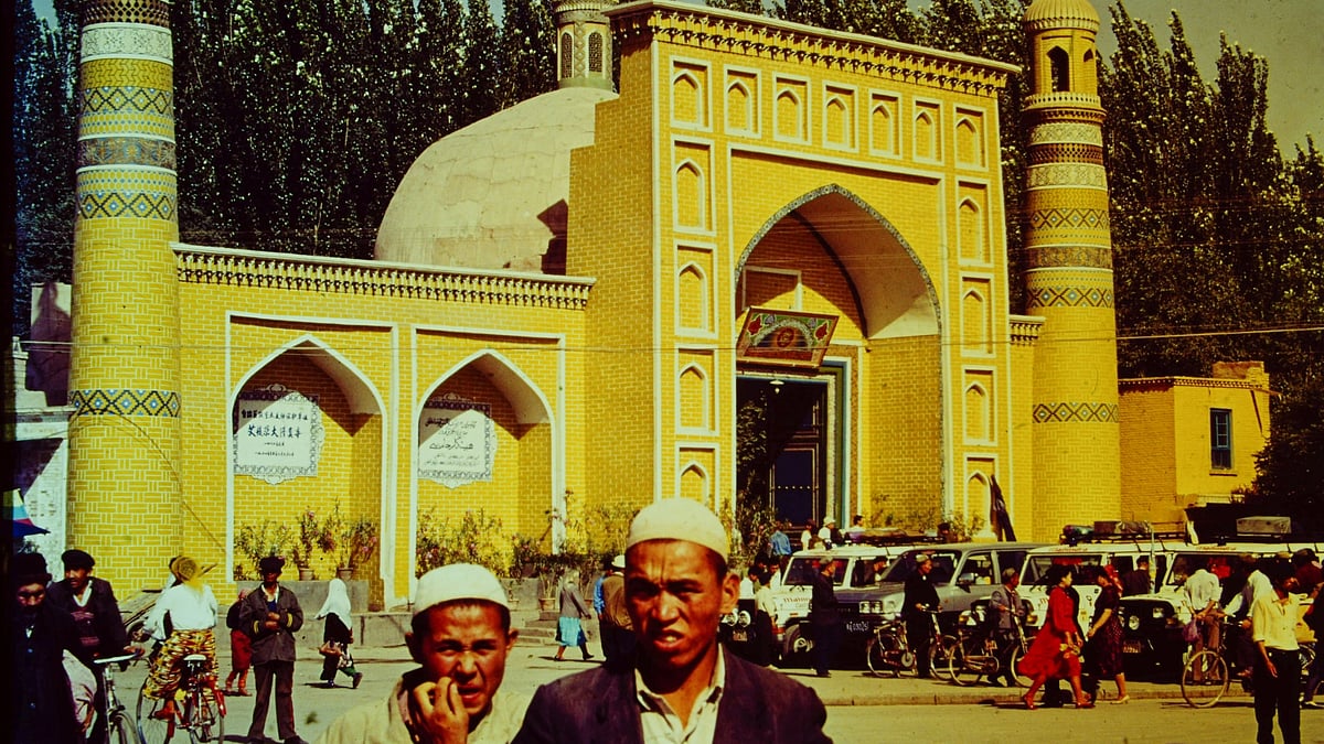 <div class="paragraphs"><p>The Id Kah mosque in Kashgar, Xinjiang.</p></div>