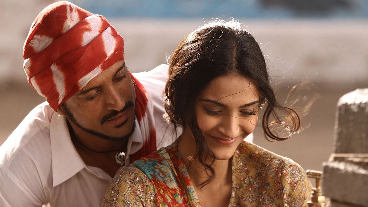 <div class="paragraphs"><p>Sonam Kapoor and Farhan Akhtar in a still from <em>Bhaag Milkha Bhaag</em>.</p></div>