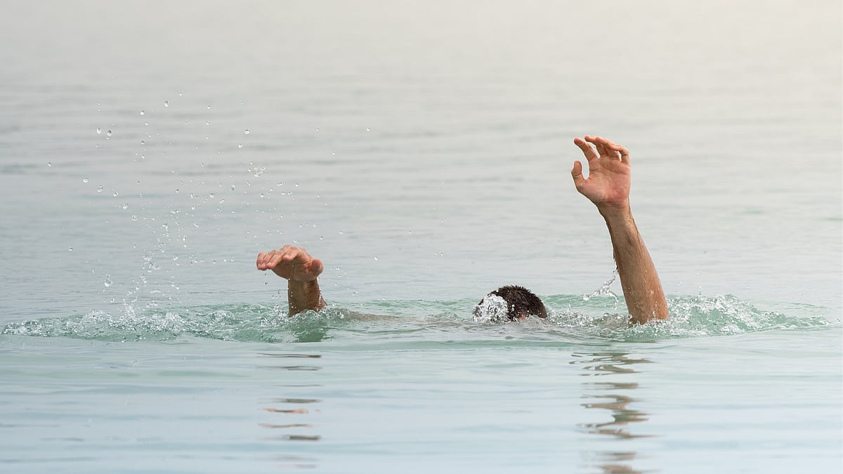 <div class="paragraphs"><p>Representational Image. Man drowns in river, villagers try to revive him by hanging him on a tree.</p></div>