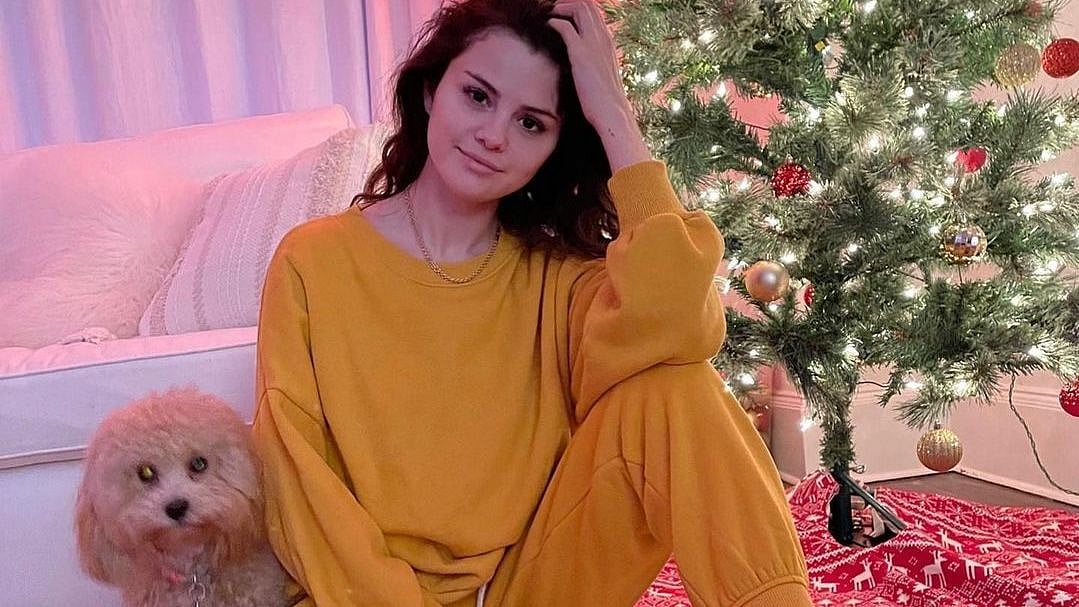 <div class="paragraphs"><p> Selena Gomez opens up about her battle with bipolar disorder.</p></div>