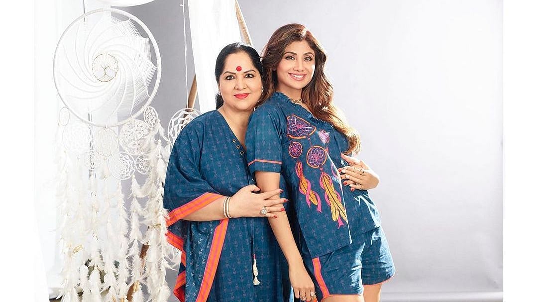 <div class="paragraphs"><p>Shilpa Shetty and her mother Sunanda Shetty.</p></div>