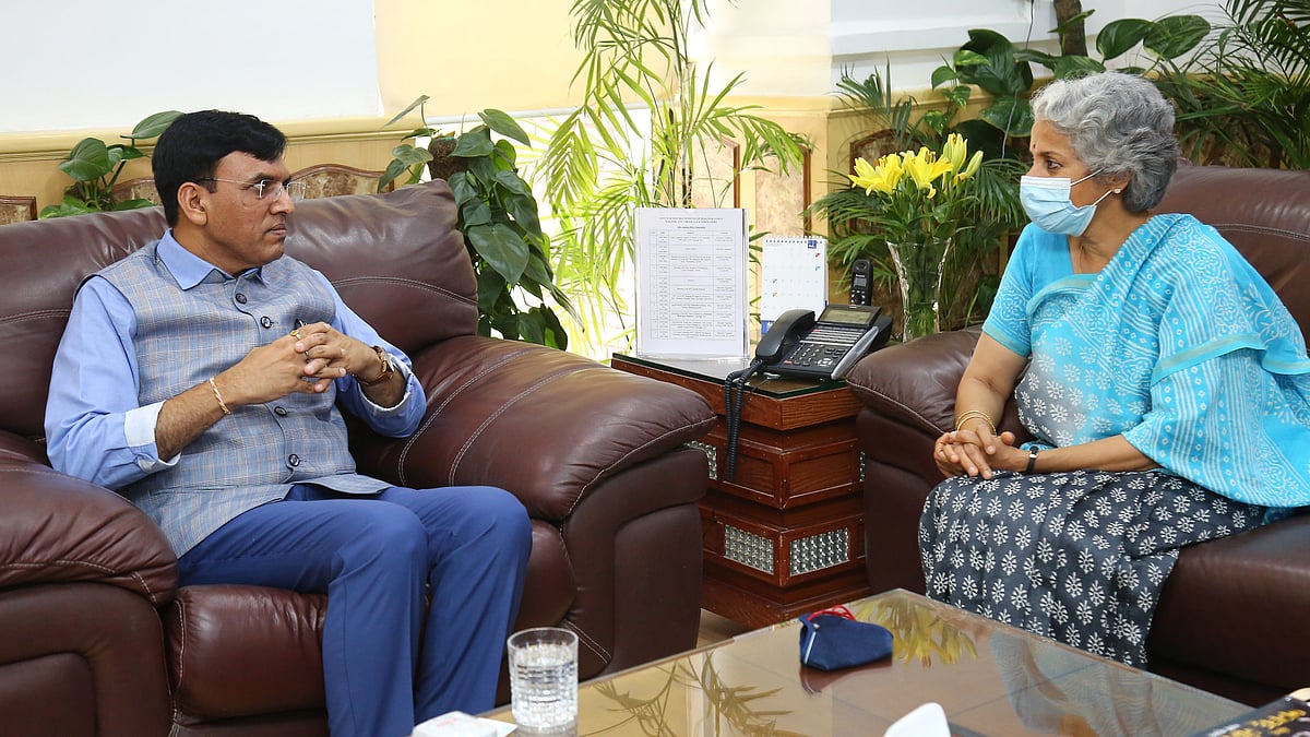 <div class="paragraphs"><p>Health Minister Mansukh Mandaviya Meets WHO Chief Scientist Soumya Swaminathan, Covaxin Approval Discussed</p></div>