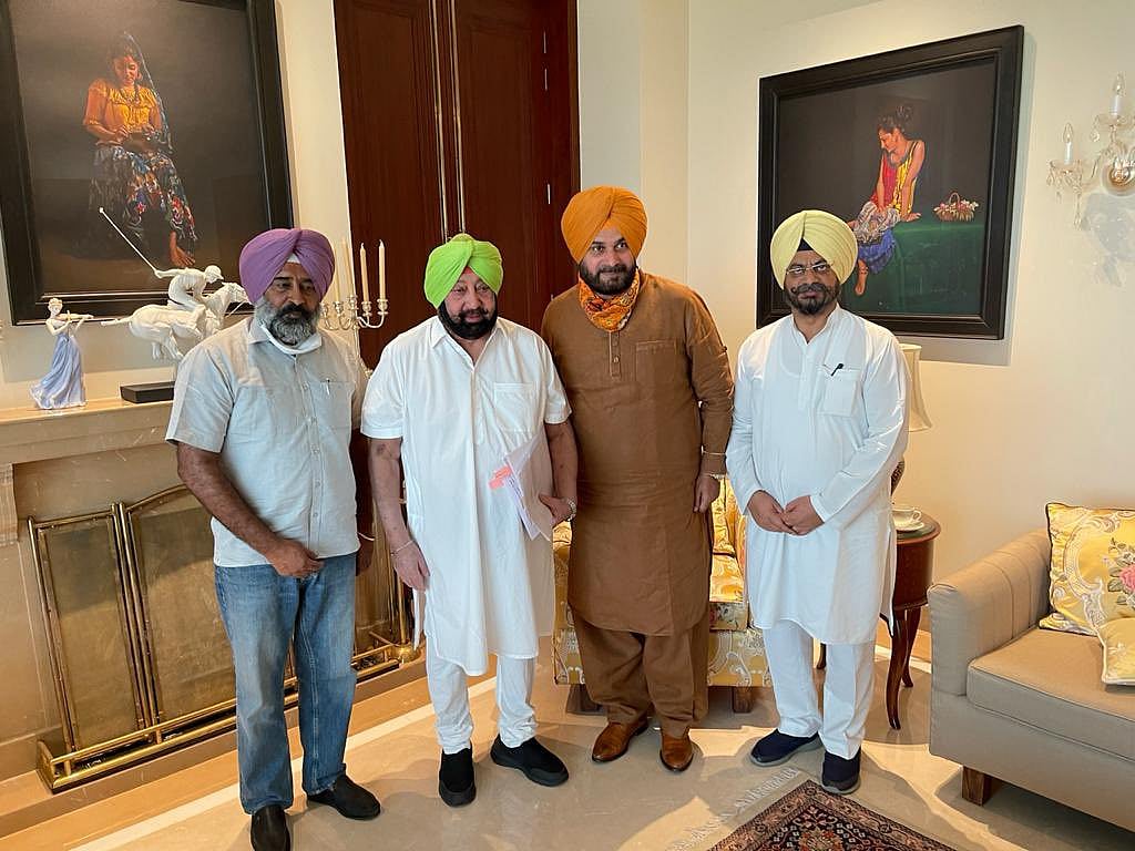 <div class="paragraphs"><p>Navjot Singh Sidhu on Friday, 20 August, met Chief Minister Captain Amarinder Singh.</p></div>