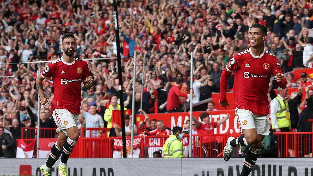 <div class="paragraphs"><p>Cristiano Ronaldo and Bruno Fernandes celebrate a goal.</p></div>