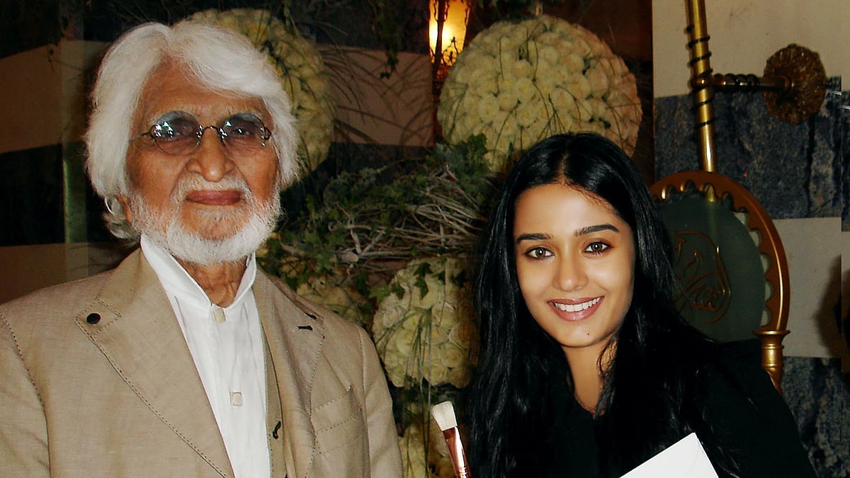 <div class="paragraphs"><p>Amrita Rao with painter MF Husain.</p></div>