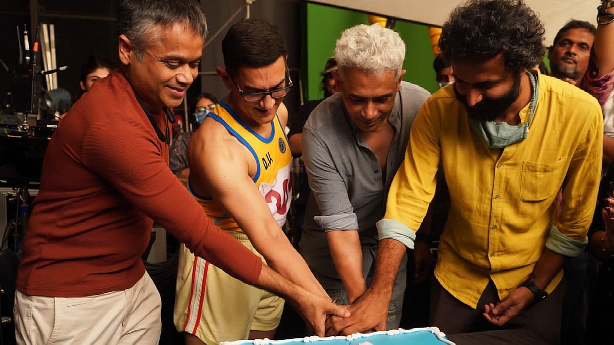 <div class="paragraphs"><p>Aamir Khan and the team wrap Laal Singh Chaddha shoot.</p></div>