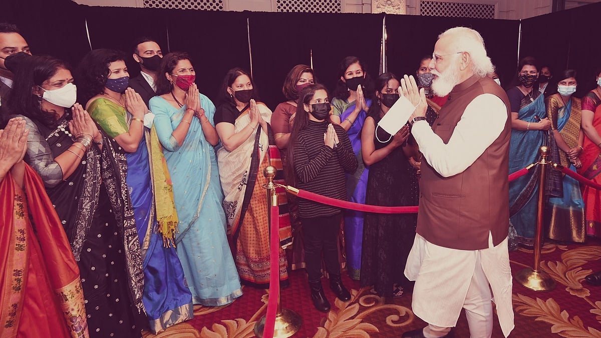 <div class="paragraphs"><p>PM Modi being greeted by Indian-Americans in Washington. </p></div>