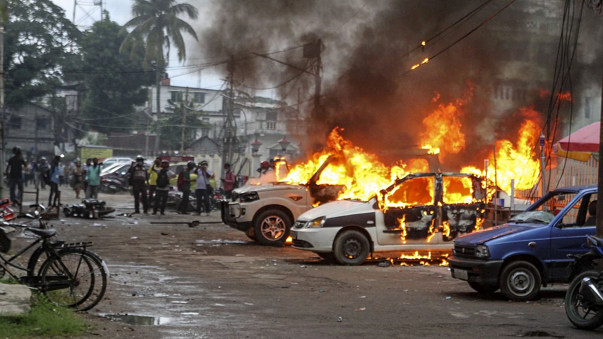 <div class="paragraphs"><p>Vehicles in flames after clashes between BJP supporters and CPI(M) activists, in Agartala.</p></div>