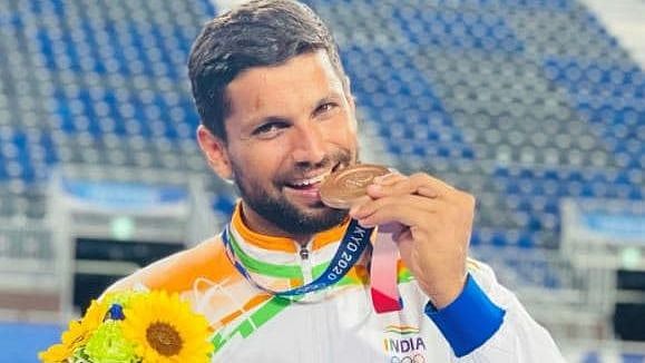 <div class="paragraphs"><p>Rupinder Pal Singh with the Bronze medal at the Tokyo Olympics.</p></div>