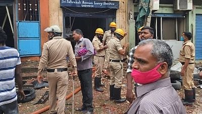 <div class="paragraphs"><p>Explosion in Bengaluru, 3 dead, 4 serious, 10 bikes gutted.</p></div>