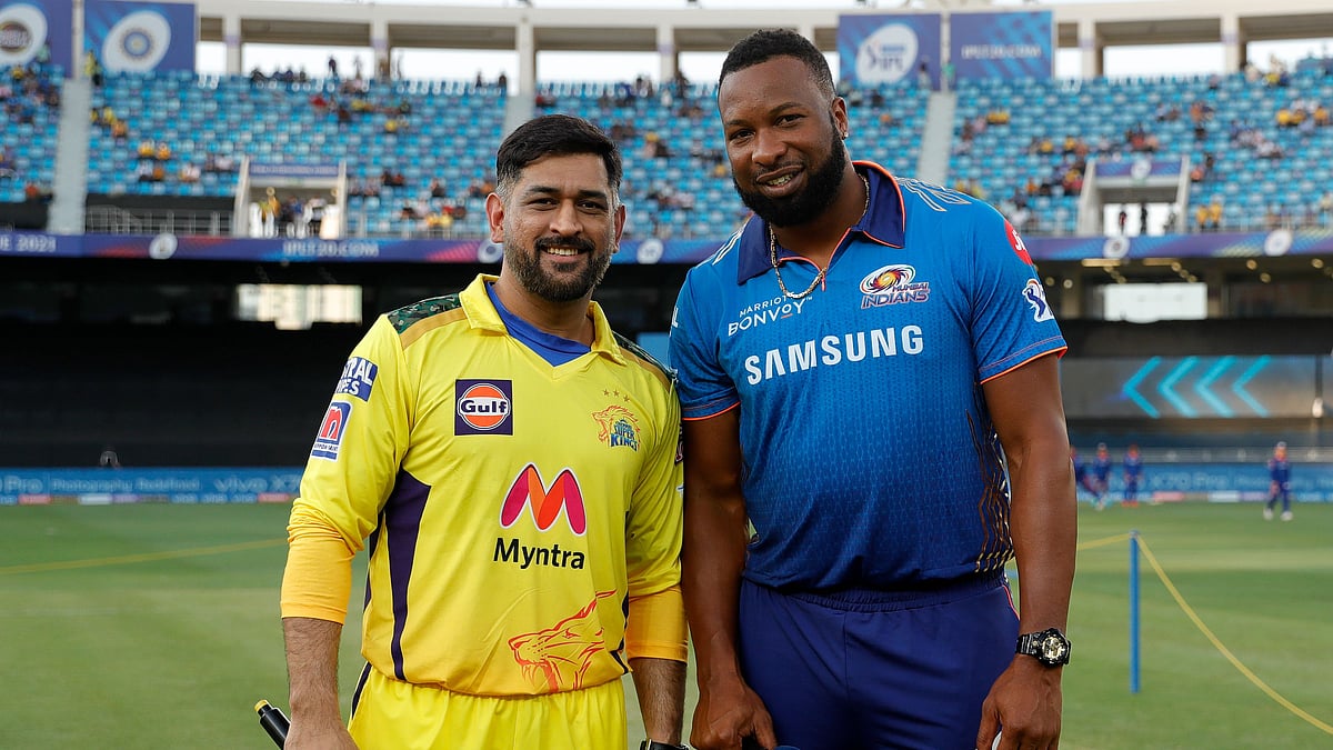 <div class="paragraphs"><p>MS Dhoni and Kieron Pollard at the toss.</p></div>
