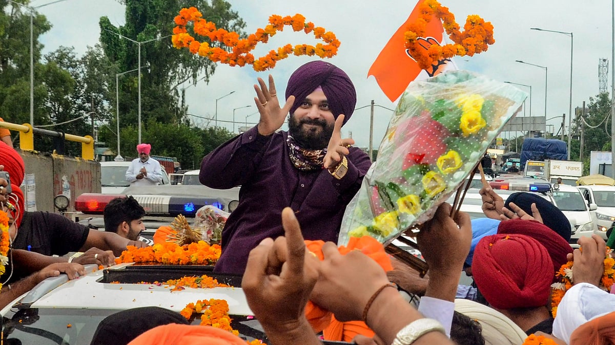 <div class="paragraphs"><p>Newly elected Punjab Pradesh Congress Committee President Navjot Singh Sidhu being welcomed by supporters during his visit to Amritsar on 20 July.</p></div>