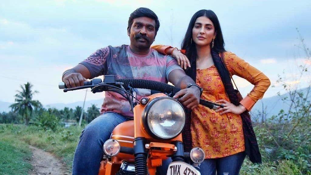 <div class="paragraphs"><p>Vijay Sethupathi and Shruti Haasan in a still from <em>Laabam</em>.</p></div>