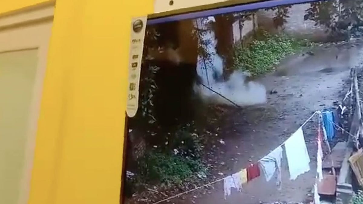 <div class="paragraphs"><p>According to police officials, bombs exploded close to Bharatiya Janata Party MP Arjun Singh's residence at Bhatpara in North 24 Parganas district near Kolkata, on Tuesday.</p></div>