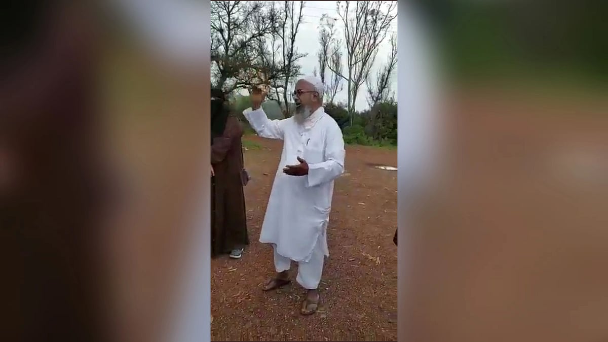 <div class="paragraphs"><p>Muslim Man Wins Internet's Heart With Mahabharata's Title Track</p></div>