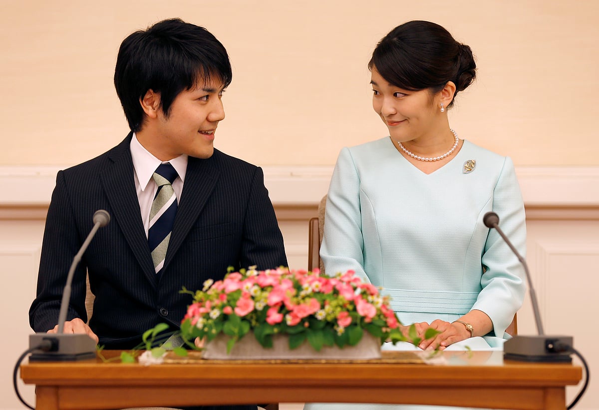 <div class="paragraphs"><p>Newly-weds Mako and Kei Komuro.</p></div>