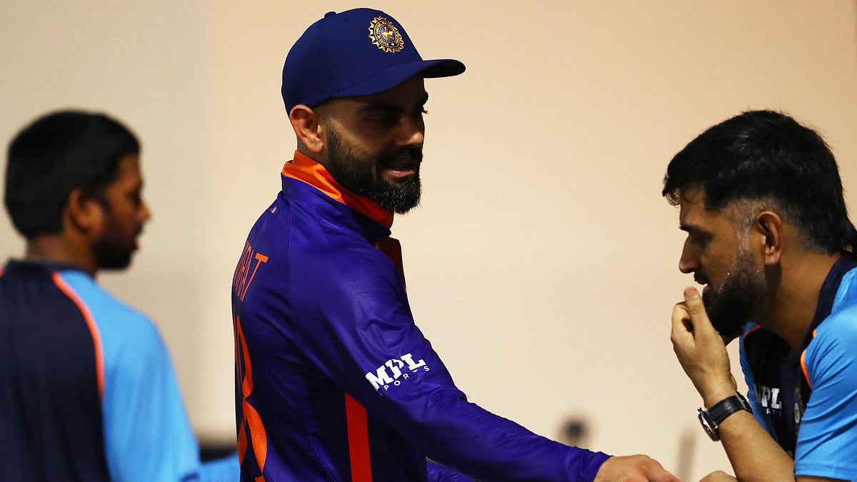 <div class="paragraphs"><p>MS Dhoni and Virat Kohli share a light moment.</p></div>