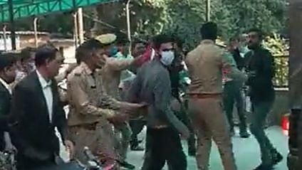 <div class="paragraphs"><p>Videos circulated on social media on Thursday, 28 October, showed that a number of lawyers heckled three Kashmiri students, who had previously been arrested in Agra over 'anti-national' sloganeering after the India-Pakistan T20 World Cup match.</p></div>
