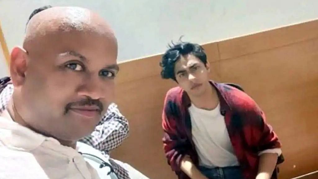 <div class="paragraphs"><p>Nawab Malik has claimed that a private person named KP Gosavi escorted Aryan Khan to the NCB office &amp; even clicked a selfie with him.</p></div>