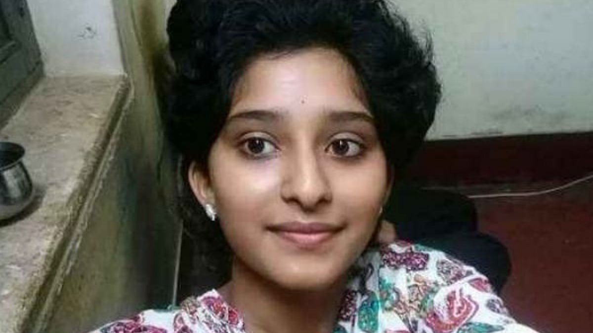 <div class="paragraphs"><p>Greeshma, a class 10 student from Karnataka topped the SSLC Class 10 exams.</p></div>